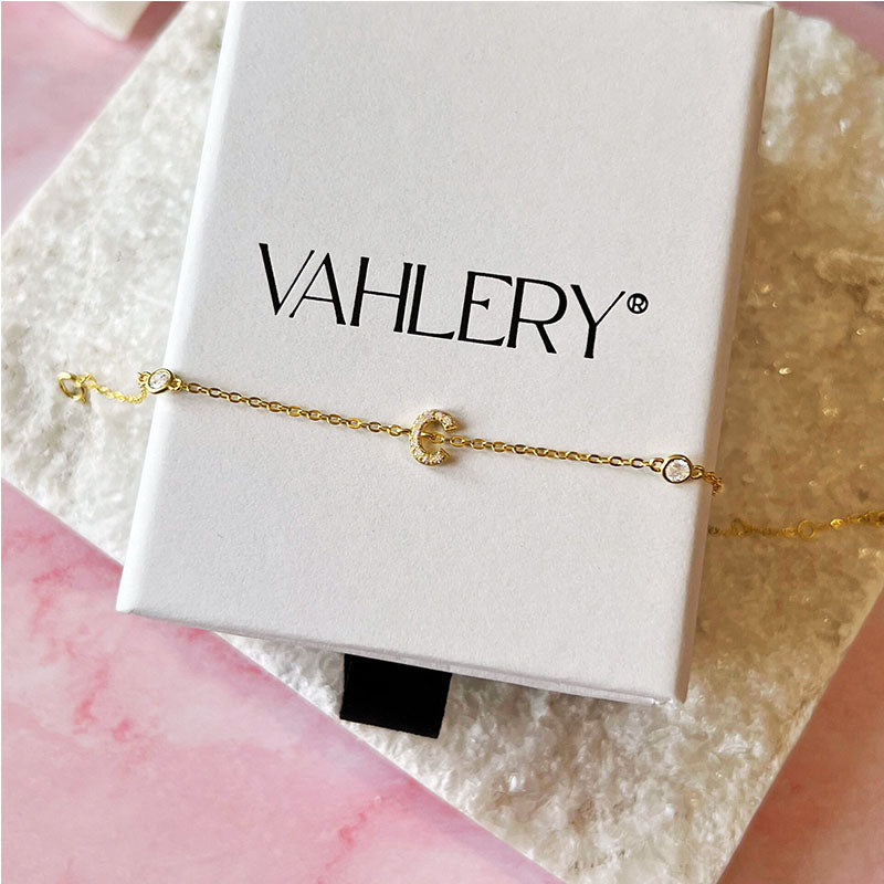 Adora – Personalisiertes Armband mit Initiale & Zirkonia