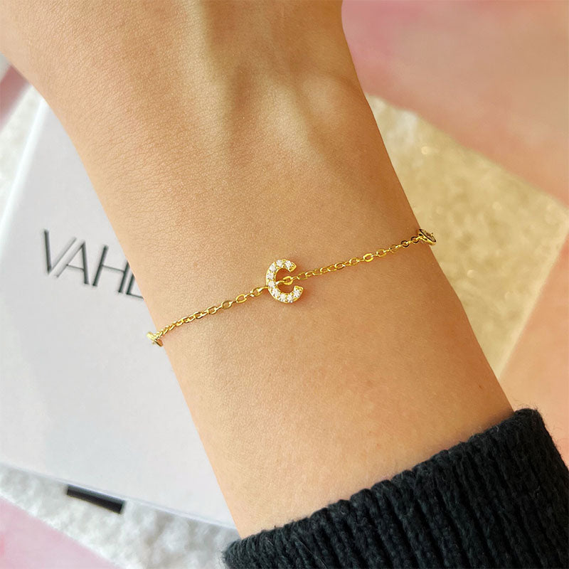 Adora – Personalisiertes Armband mit Initiale & Zirkonia