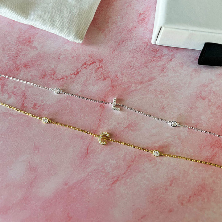 Adora – Personalisiertes Armband mit Initiale & Zirkonia