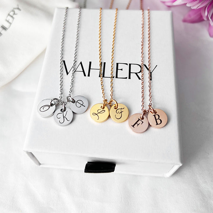 Aura Coins – Personalisierte Initialen-Halskette