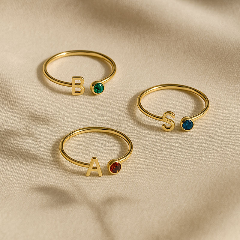 Elani – Ring mit Buchstabe & Geburtsstein
