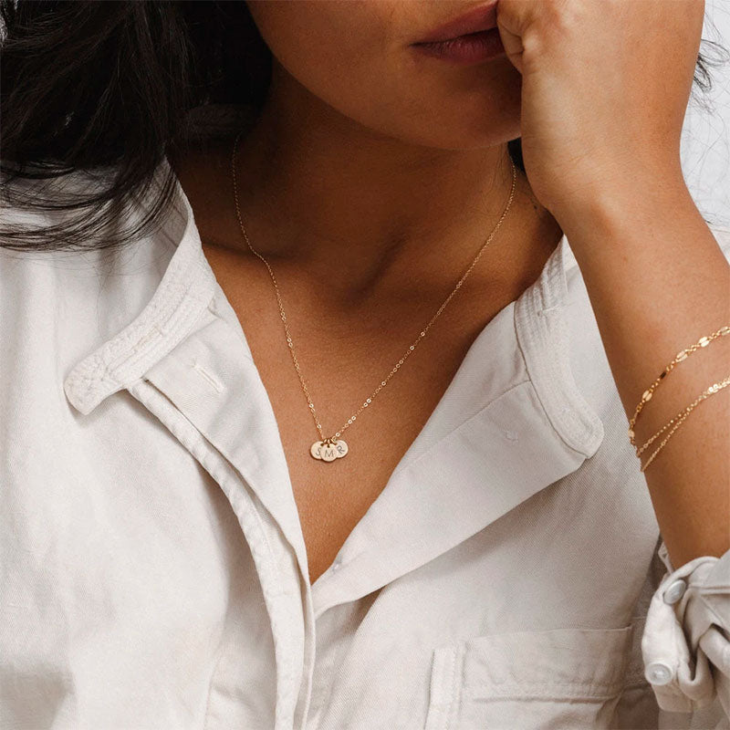 Aura Coins – Personalisierte Initialen-Halskette