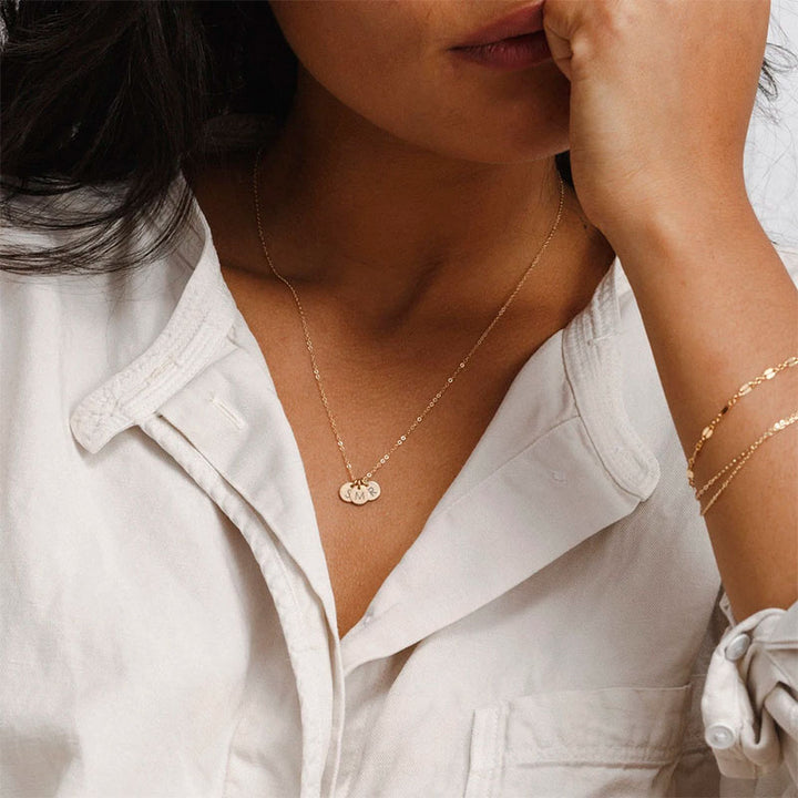 Aura Coins – Personalisierte Initialen-Halskette