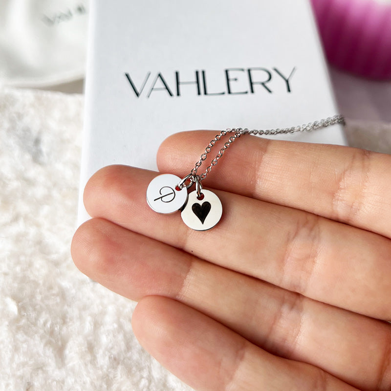 Aura Coins – Personalisierte Initialen-Halskette