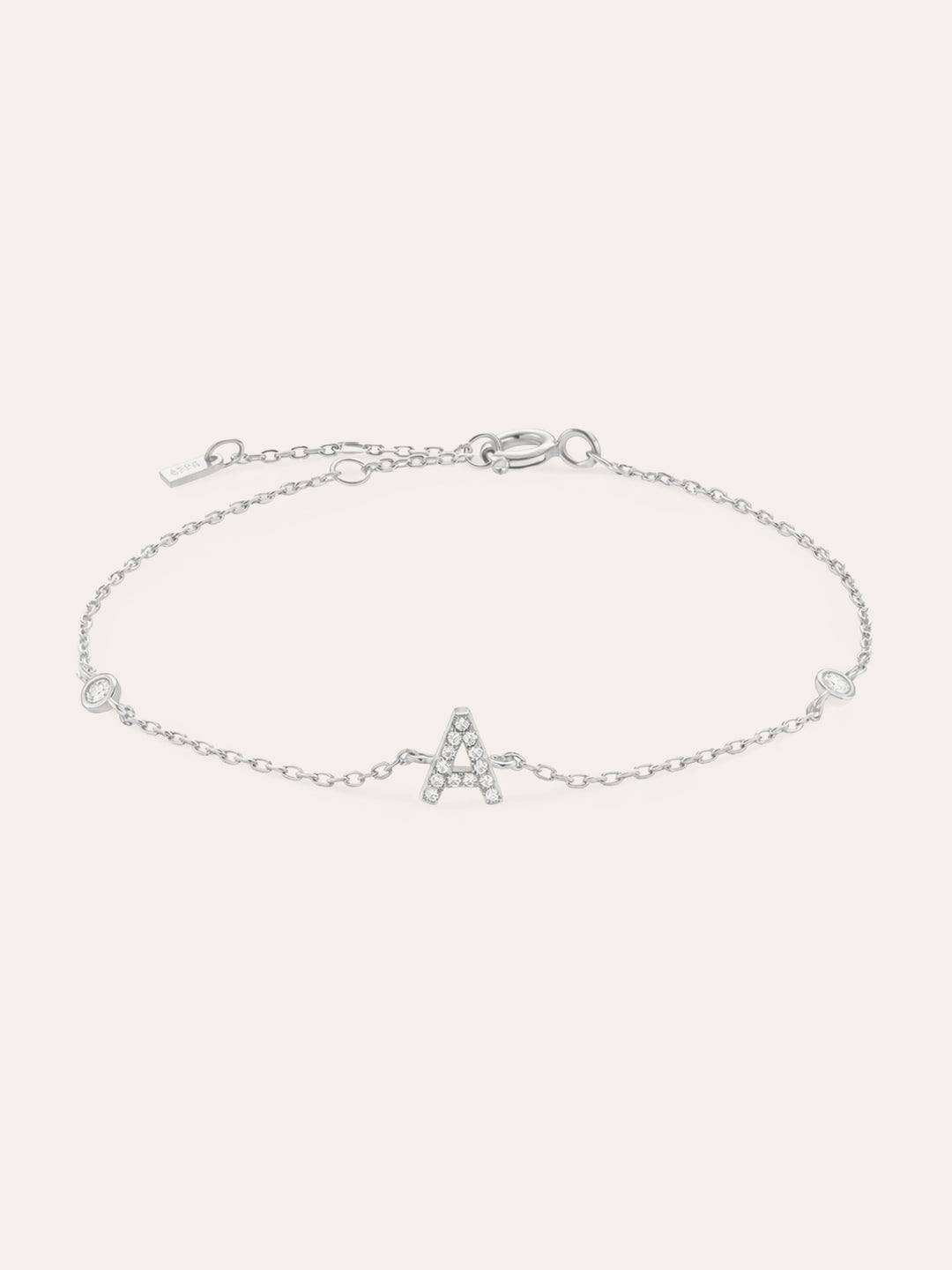 Adora – Personalisiertes Armband mit Initiale & Zirkonia
