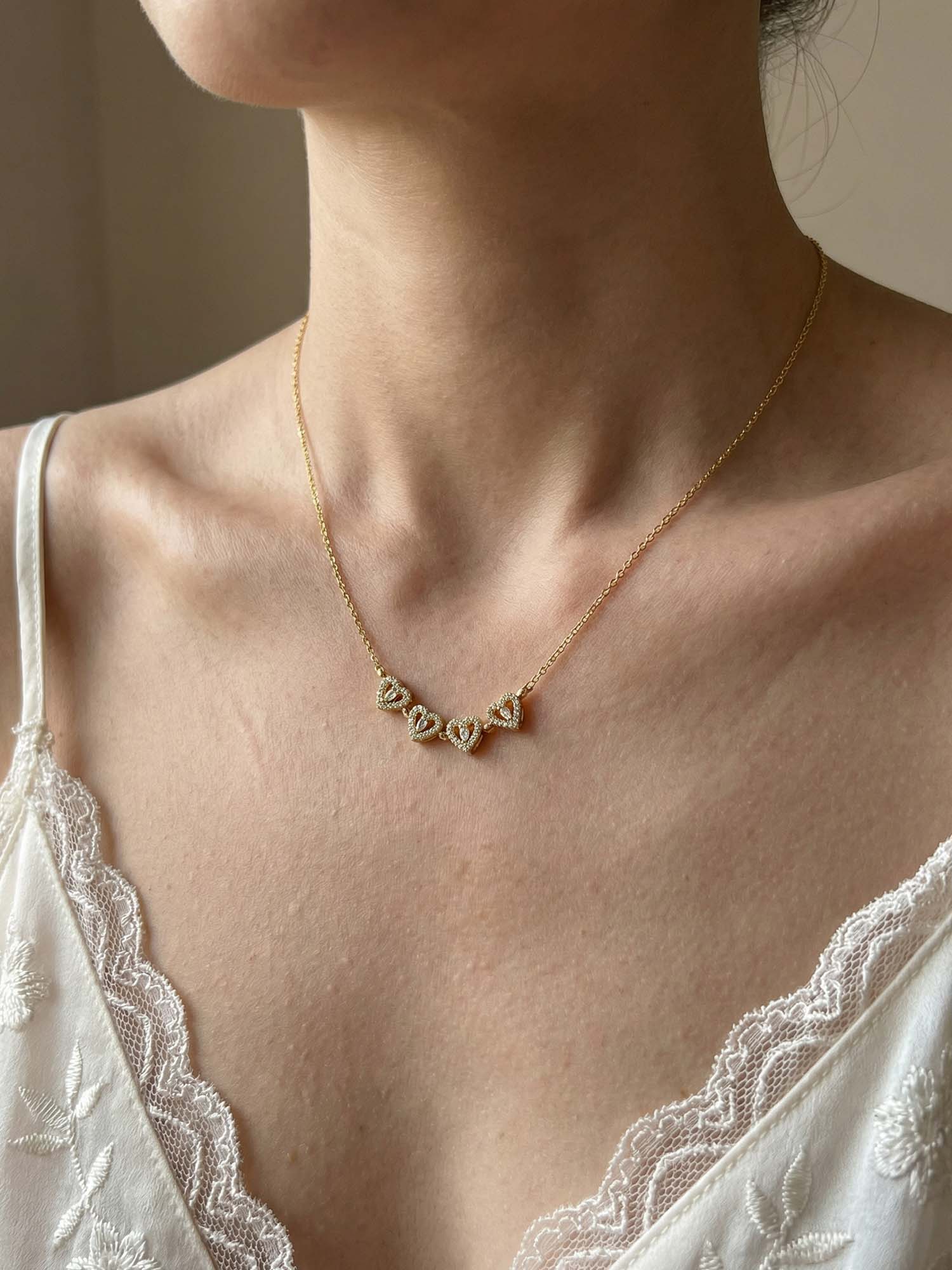 Amour Clover – Glücksklee Halskette mit Herz-Anhänger