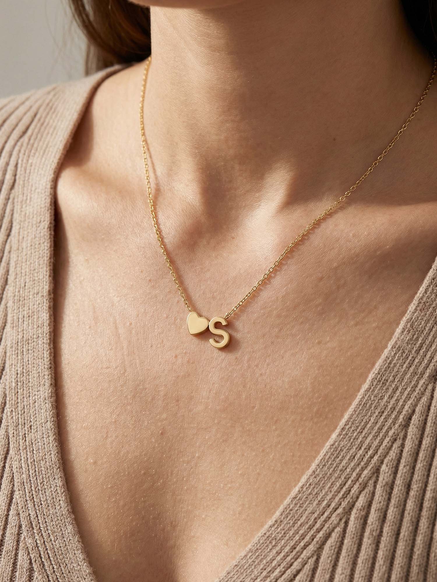 Bella – Personalisierte Buchstaben-Halskette