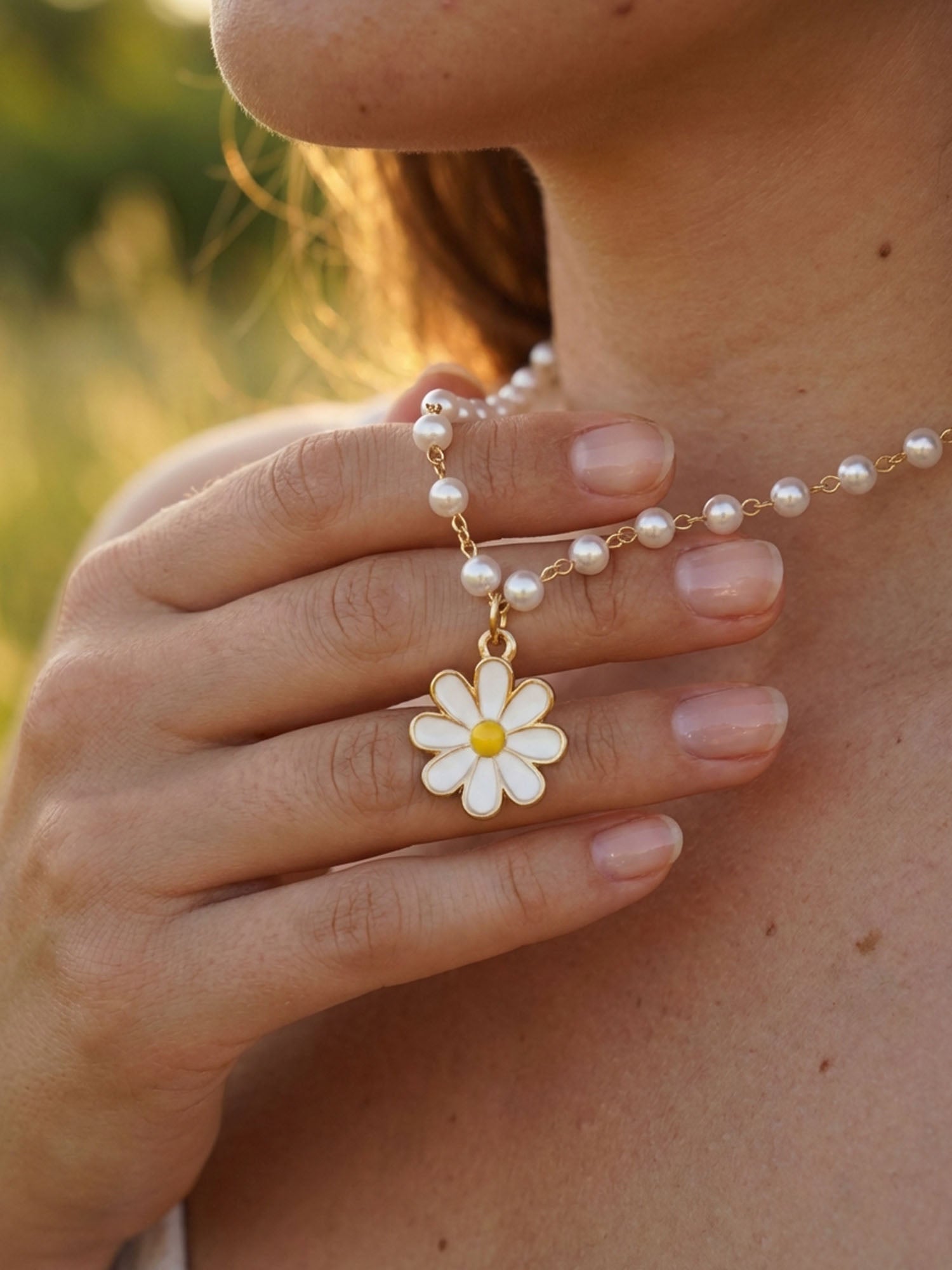 Daisy Pearl – necklace with daisies and pearls