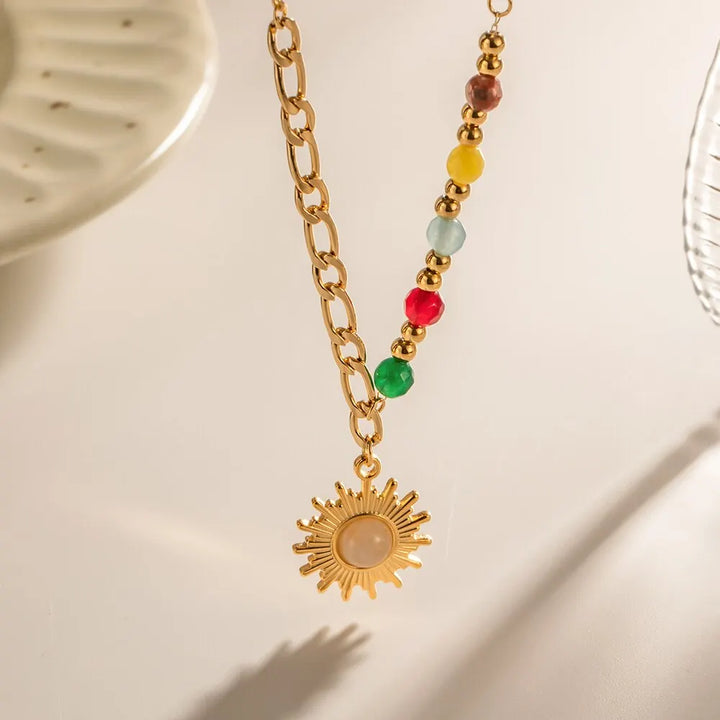 Rainbow Sol – Sonnen-Halskette mit bunten Perlen & Figaro-Kette
