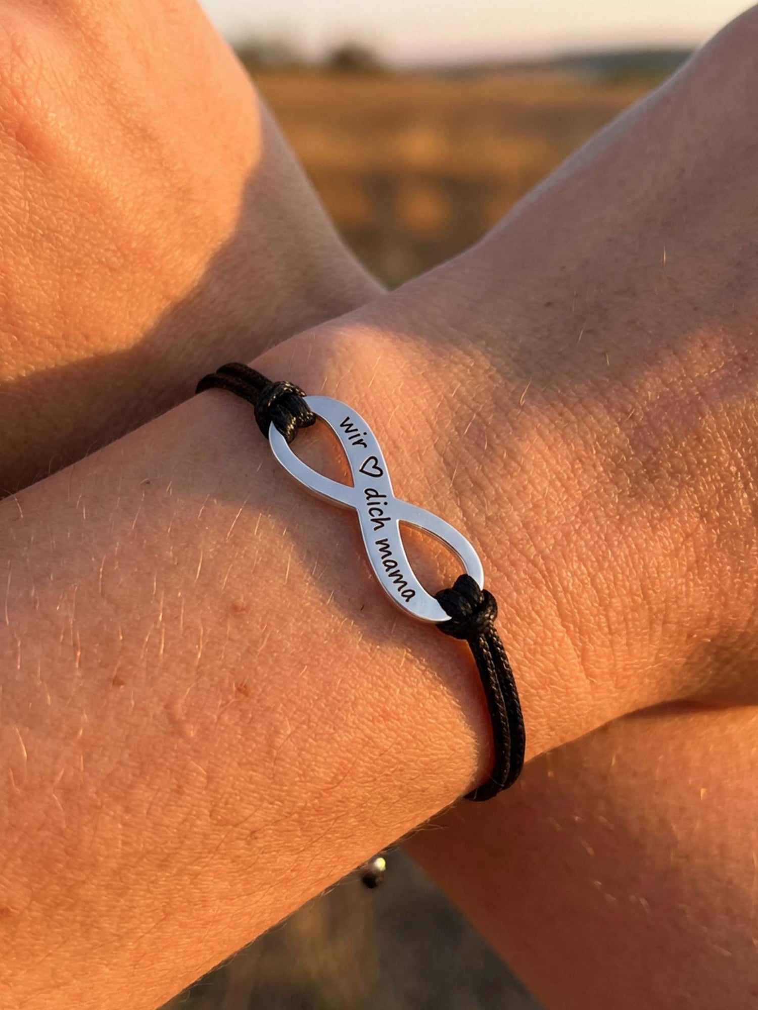 Unendlichkeit – Personalisiertes Infinity-Armband