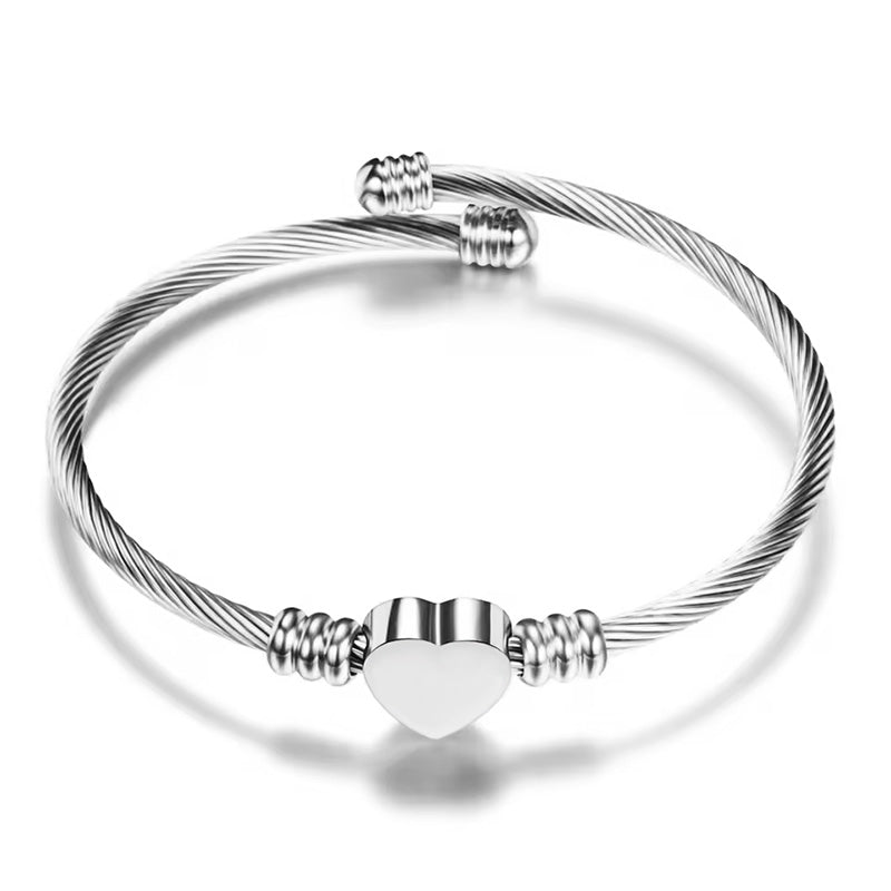 Serena – Armreif mit Herz & Gravur